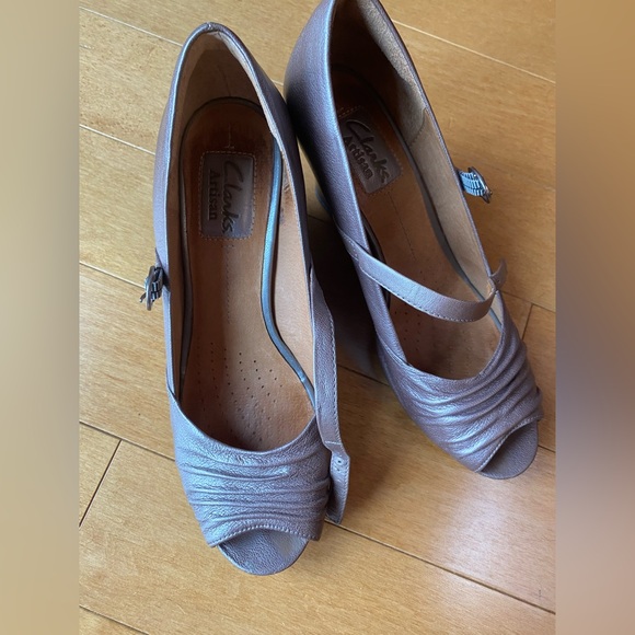 Clarks Artisan Leather Metallic Wedge Open Toe Dressy Mary Jane - Picture 9 of 14